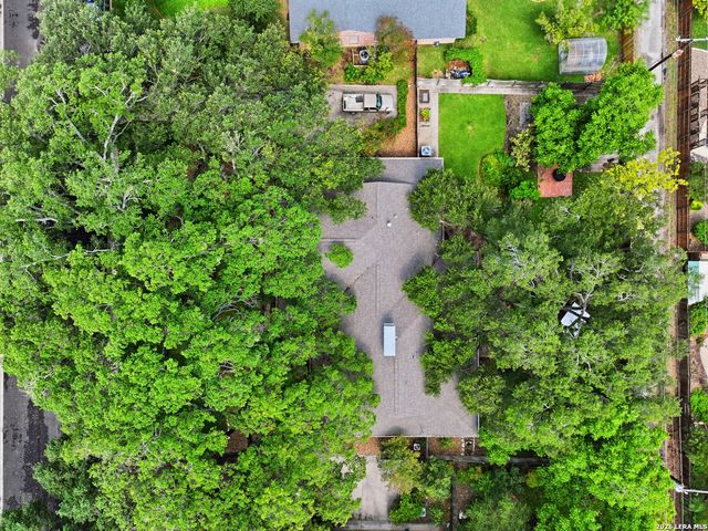105 Cobblestone, Castle Hills, TX 78213