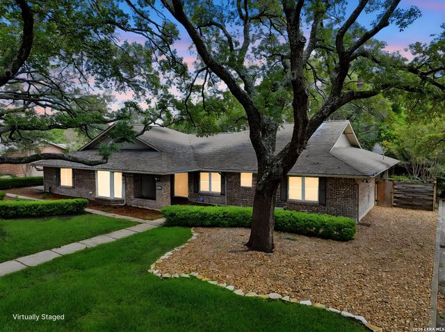 105 Cobblestone, Castle Hills, TX 78213
