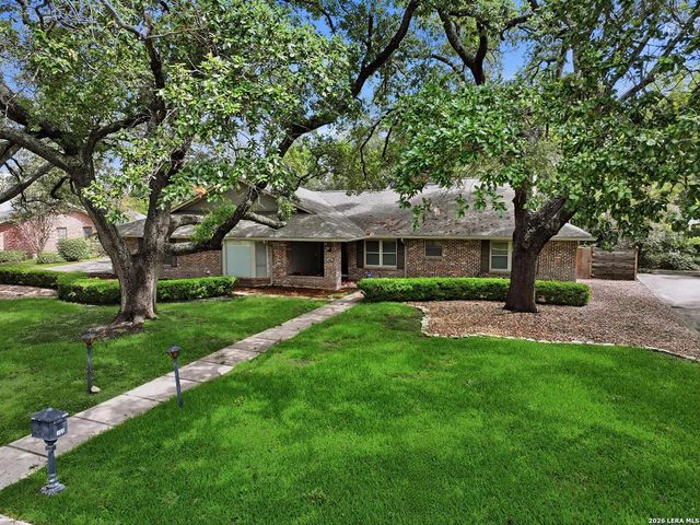 105 Cobblestone, Castle Hills, TX 78213