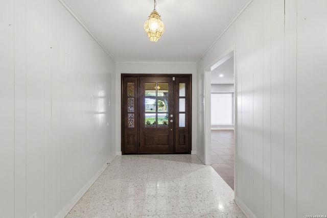 105 Cobblestone, Castle Hills, TX 78213