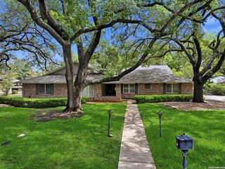 105 Cobblestone, Castle Hills, TX 78213