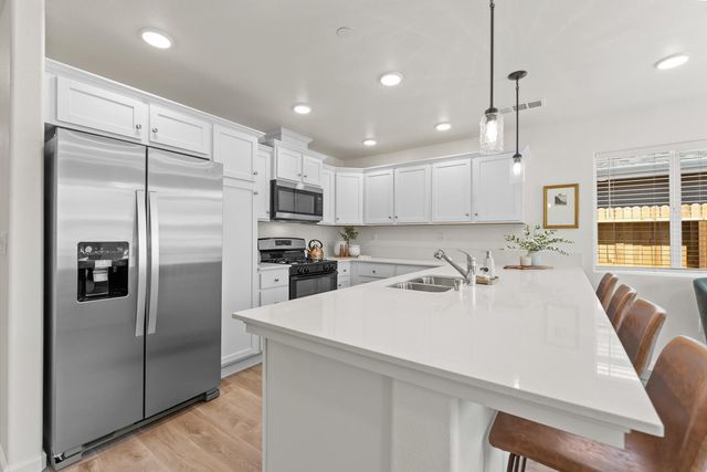 30702 Azalea Road, Visalia, CA 93291