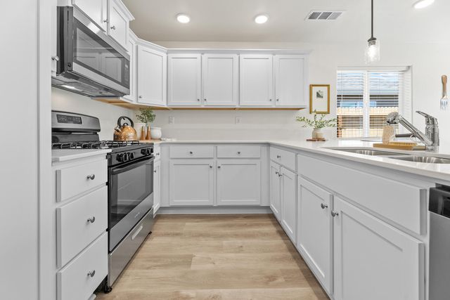 30702 Azalea Road, Visalia, CA 93291