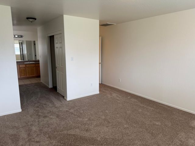 2020 W Bristol Lane, Hanford, CA 93230