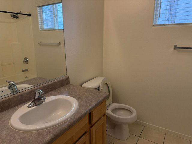 2020 W Bristol Lane, Hanford, CA 93230