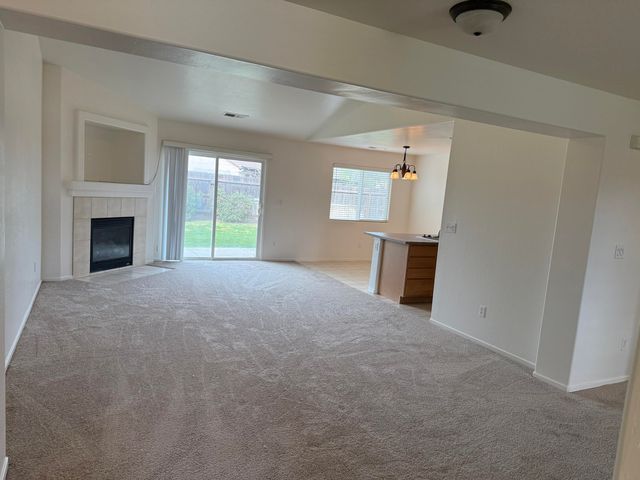 2020 W Bristol Lane, Hanford, CA 93230