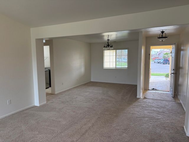 2020 W Bristol Lane, Hanford, CA 93230