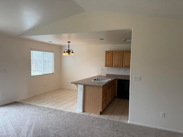 2020 W Bristol Lane, Hanford, CA 93230