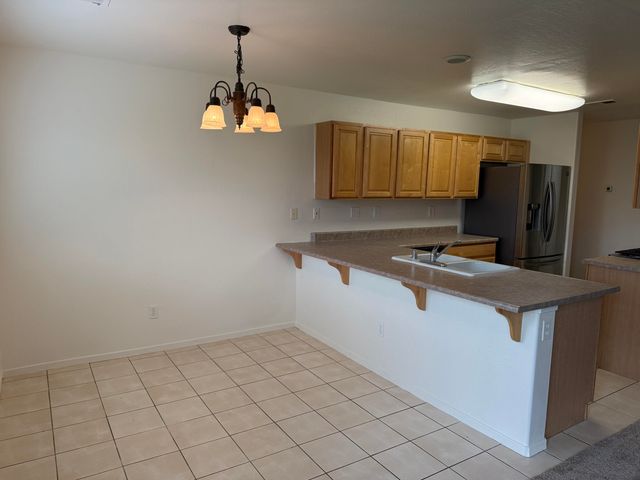 2020 W Bristol Lane, Hanford, CA 93230