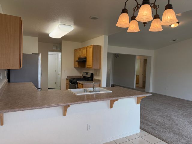 2020 W Bristol Lane, Hanford, CA 93230