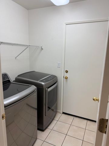 2020 W Bristol Lane, Hanford, CA 93230