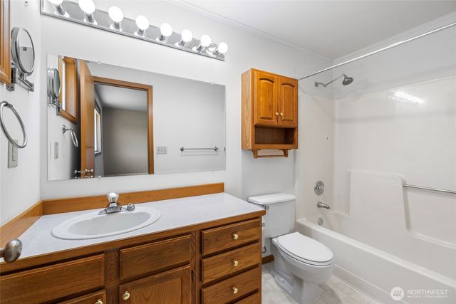 427 S 32nd Place, Mount Vernon, WA 98274