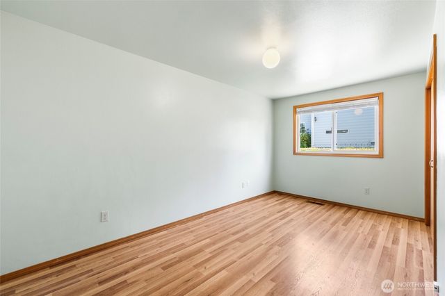 427 S 32nd Place, Mount Vernon, WA 98274