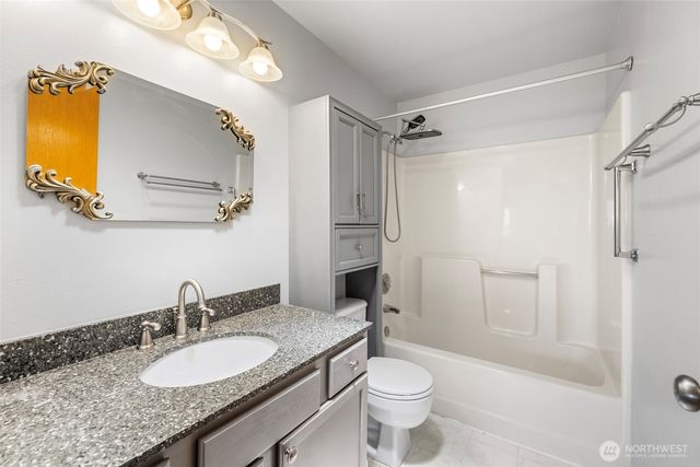 427 S 32nd Place, Mount Vernon, WA 98274