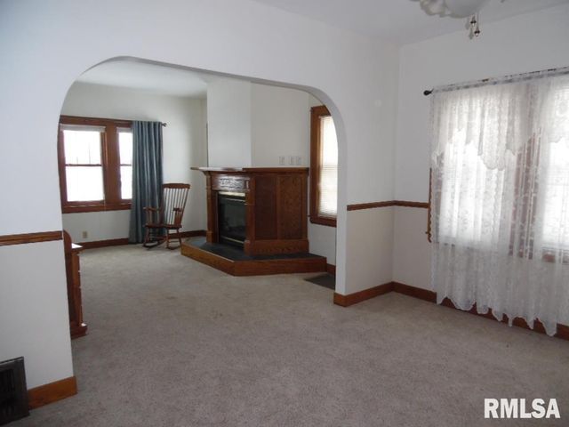 1620 N 3RD Street, Clinton, IA 52732