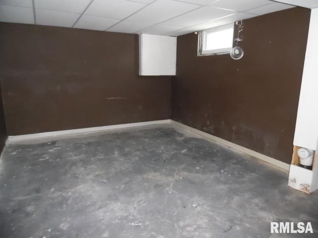 1620 N 3RD Street, Clinton, IA 52732