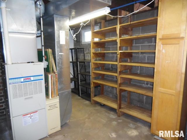 1620 N 3RD Street, Clinton, IA 52732