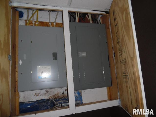 1620 N 3RD Street, Clinton, IA 52732