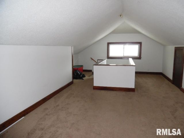 1620 N 3RD Street, Clinton, IA 52732