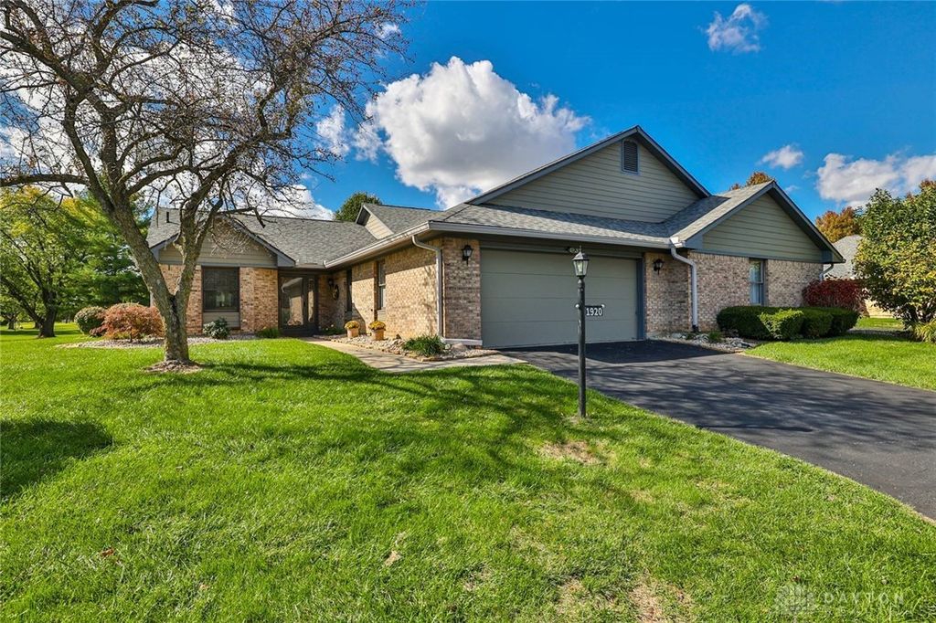 1920 Wedgewood Circle, Springfield, OH 45503