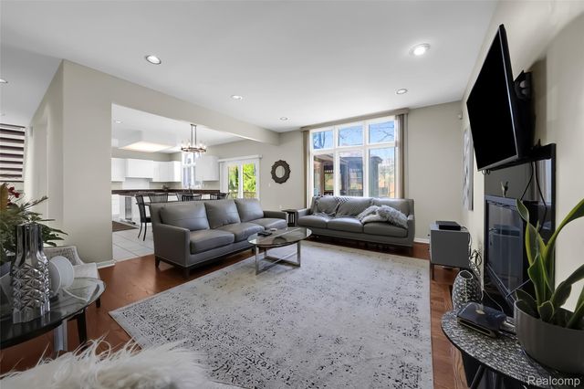 2337 HORSESHOE Drive, West Bloomfield Charter Township, MI 48322
