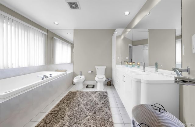 2337 HORSESHOE Drive, West Bloomfield Charter Township, MI 48322