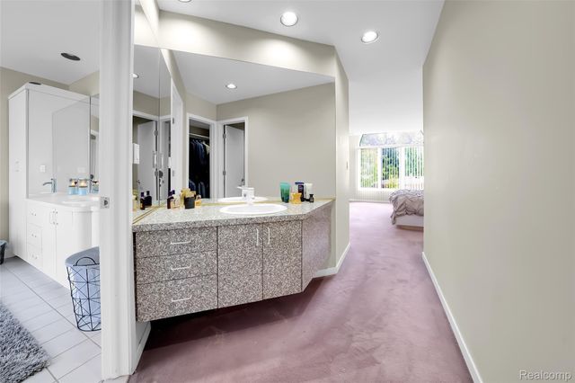 2337 HORSESHOE Drive, West Bloomfield Charter Township, MI 48322