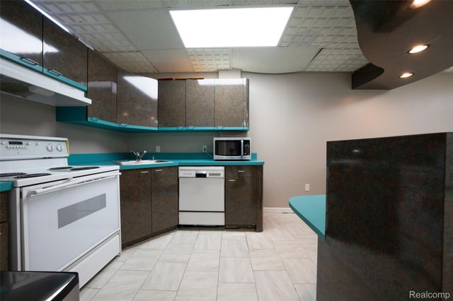 2337 HORSESHOE Drive, West Bloomfield Charter Township, MI 48322