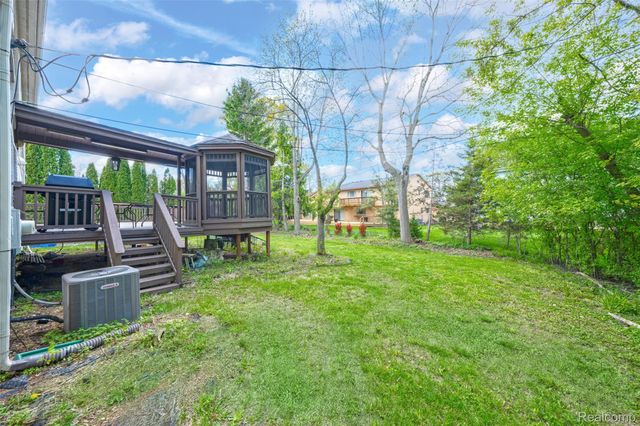 2337 HORSESHOE Drive, West Bloomfield Charter Township, MI 48322