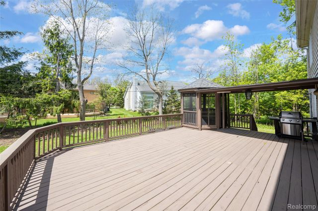 2337 HORSESHOE Drive, West Bloomfield Charter Township, MI 48322