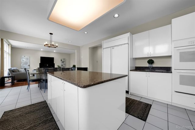 2337 HORSESHOE Drive, West Bloomfield Charter Township, MI 48322