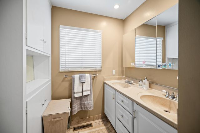 1176 La Sombra Ct, Turlock, CA 95380