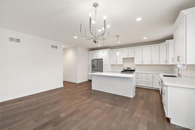 2911 Walsh Drive, Rochester Hills, MI 48309