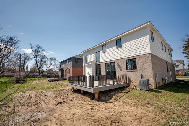 2911 Walsh Drive, Rochester Hills, MI 48309
