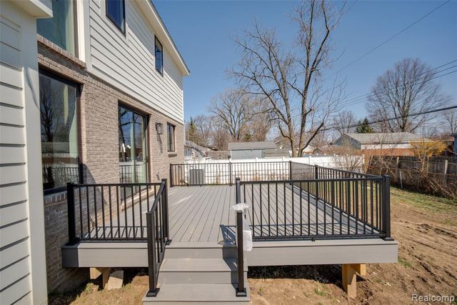 2911 Walsh Drive, Rochester Hills, MI 48309