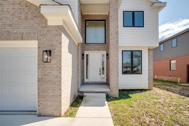 2911 Walsh Drive, Rochester Hills, MI 48309