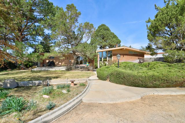 9818 Greene Avenue NW, Albuquerque, NM 87114