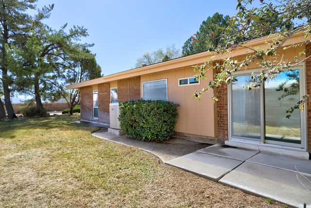 9818 Greene Avenue NW, Albuquerque, NM 87114