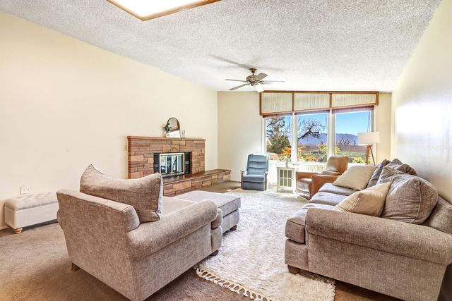 9818 Greene Avenue NW, Albuquerque, NM 87114