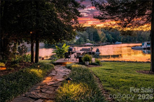 8172 Malibu Pointe Lane, Denver, NC 28037