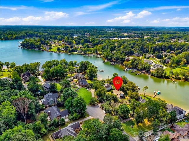 8172 Malibu Pointe Lane, Denver, NC 28037