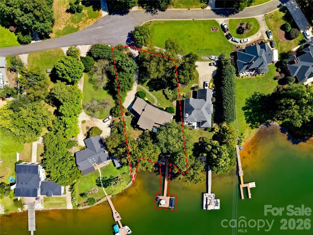 8172 Malibu Pointe Lane, Denver, NC 28037