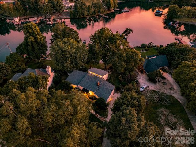 8172 Malibu Pointe Lane, Denver, NC 28037
