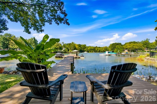 8172 Malibu Pointe Lane, Denver, NC 28037