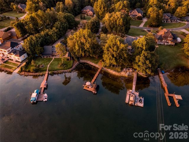 8172 Malibu Pointe Lane, Denver, NC 28037
