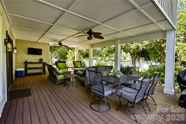 8172 Malibu Pointe Lane, Denver, NC 28037