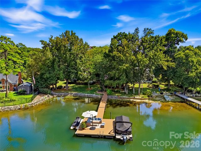 8172 Malibu Pointe Lane, Denver, NC 28037