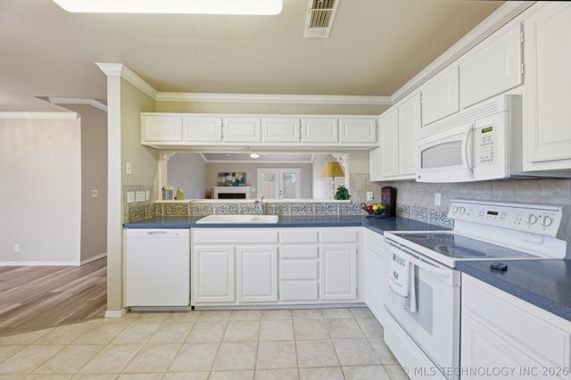 8421 S 84th East Place, Tulsa, OK 74133