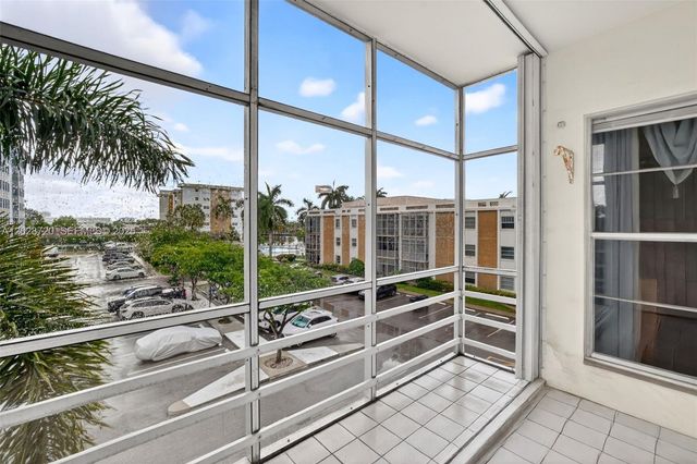 3040 NE 16th Ave 310, Oakland Park, FL 33334