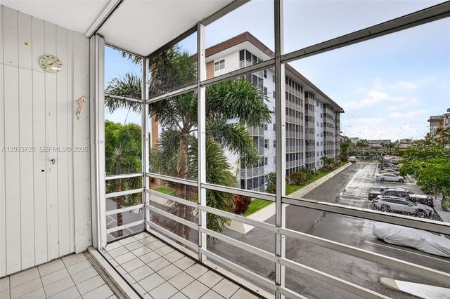 3040 NE 16th Ave 310, Oakland Park, FL 33334
